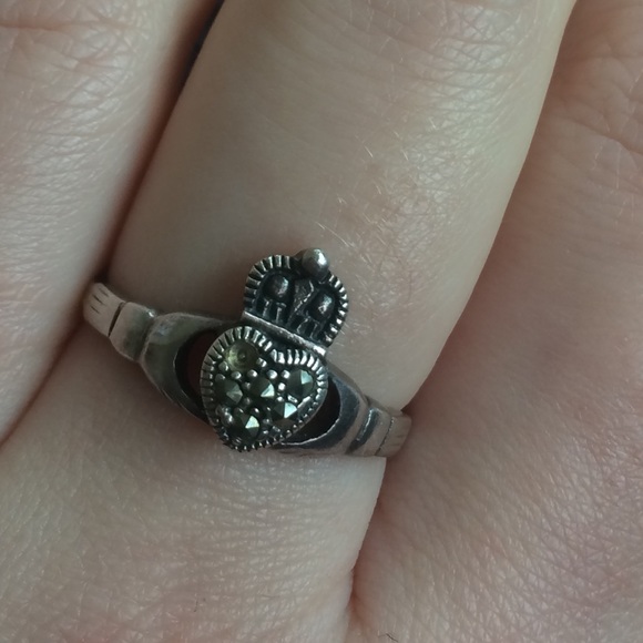 Claddagh ring 925 stamped silver. - Picture 1 of 8